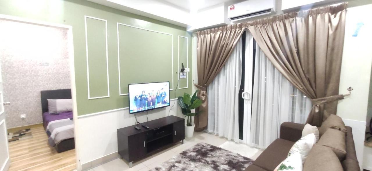 Dperdana -Dinies Pool,Wifi, Centre Of Kota Bharu, 4-5 Pax Lägenhet Exteriör bild