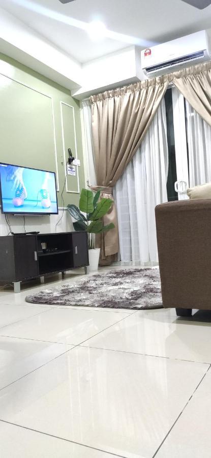 Dperdana -Dinies Pool,Wifi, Centre Of Kota Bharu, 4-5 Pax Lägenhet Exteriör bild