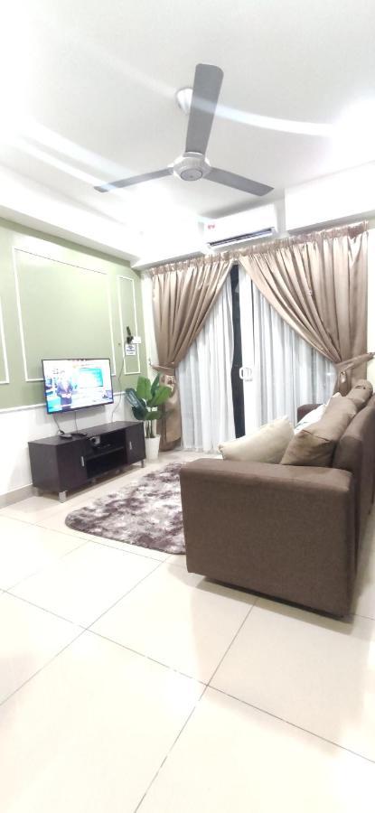Dperdana -Dinies Pool,Wifi, Centre Of Kota Bharu, 4-5 Pax Lägenhet Exteriör bild