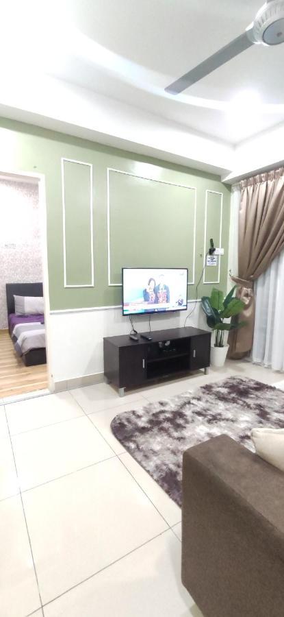 Dperdana -Dinies Pool,Wifi, Centre Of Kota Bharu, 4-5 Pax Lägenhet Exteriör bild