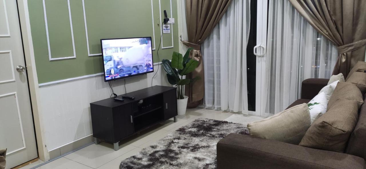 Dperdana -Dinies Pool,Wifi, Centre Of Kota Bharu, 4-5 Pax Lägenhet Exteriör bild
