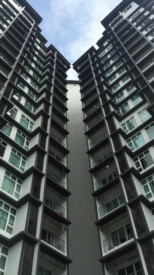 Dperdana -Dinies Pool,Wifi, Centre Of Kota Bharu, 4-5 Pax Lägenhet Exteriör bild
