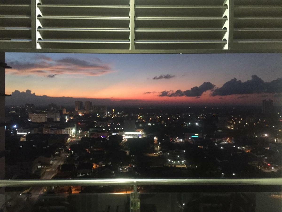 Dperdana -Dinies Pool,Wifi, Centre Of Kota Bharu, 4-5 Pax Lägenhet Exteriör bild
