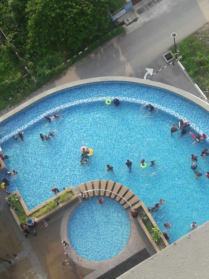 Dperdana -Dinies Pool,Wifi, Centre Of Kota Bharu, 4-5 Pax Lägenhet Exteriör bild